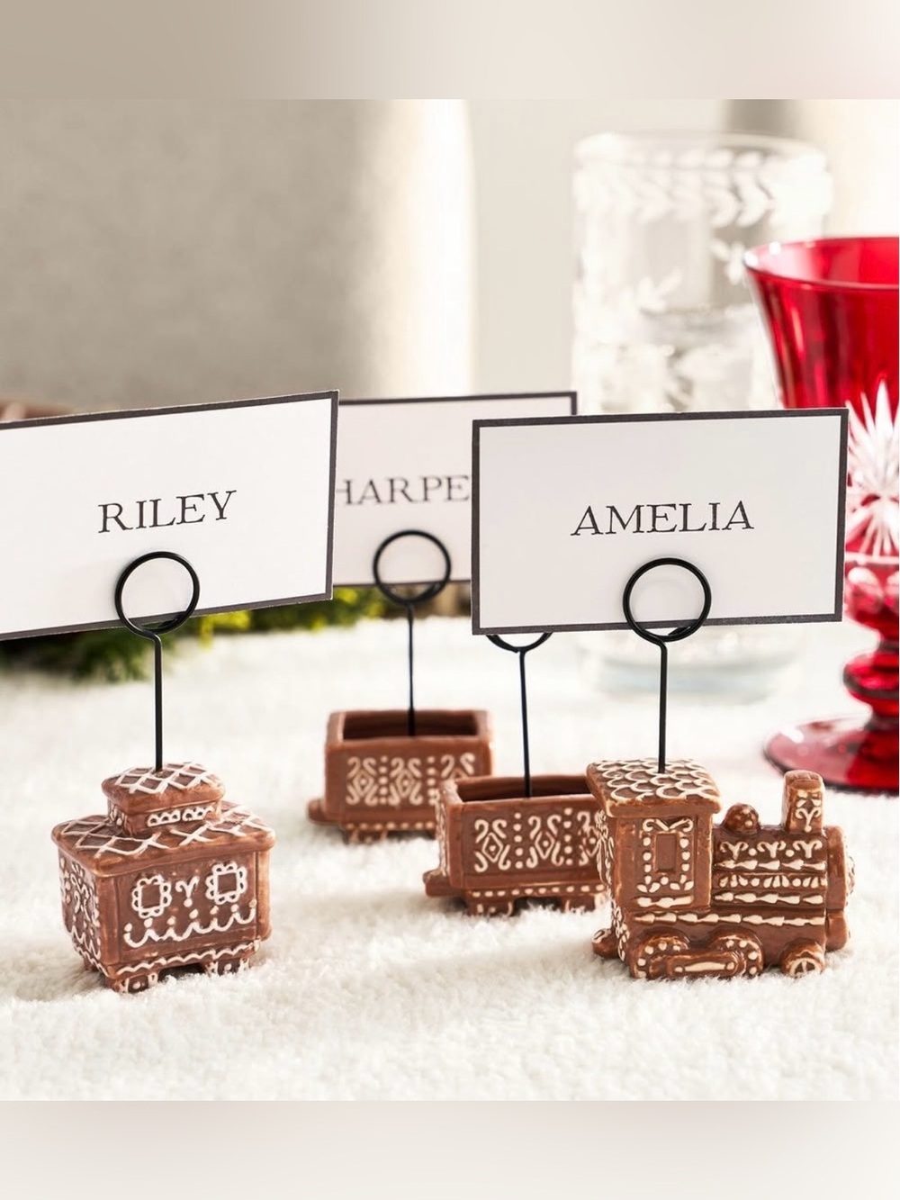 NEW IN BOX POTTERY BARN SET OF 4 GINGERBREAD TRAIN PLACE CARD HOLDERS